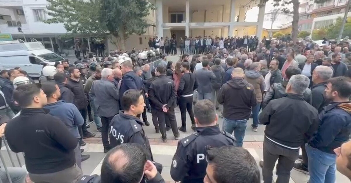 Polise taşlı saldırıda 253 gözaltı