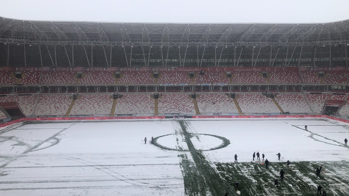 Sivasspor – Kasımpaşa maçının oynanmasına karar verildi